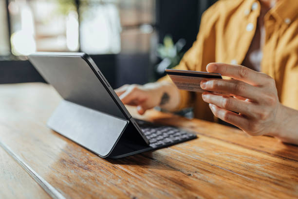 Le travail et les achats en ligne pendant les heures de bureau