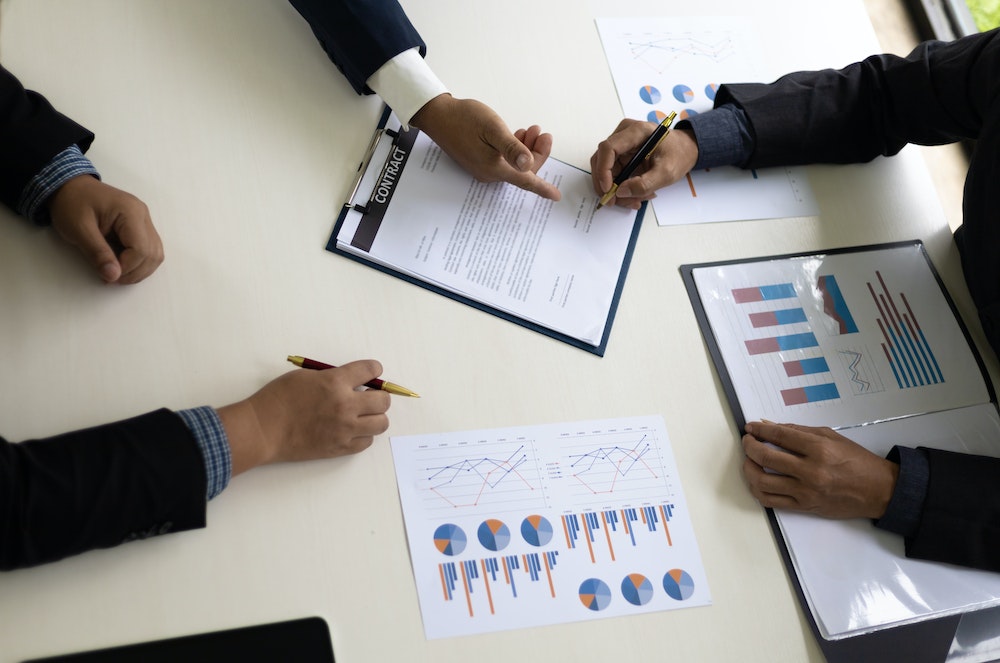 Comment la raison sociale influence-t-elle les stratégies de responsabilité sociale d'entreprise ?