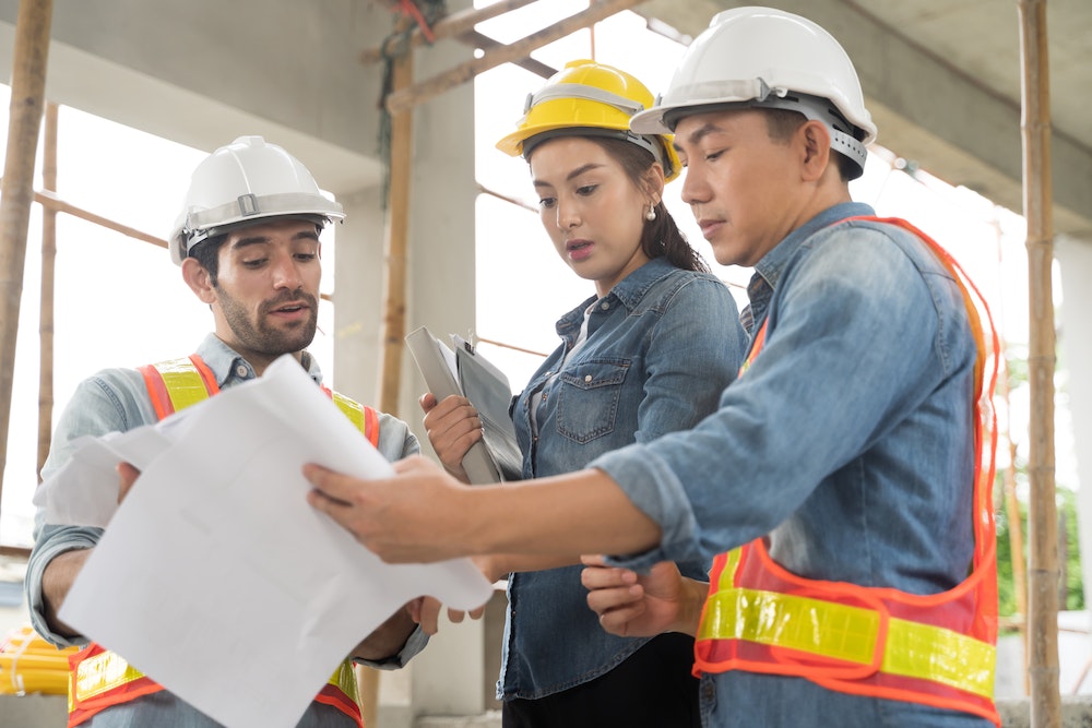 Panneau de chantier : analyse des obligations juridiques