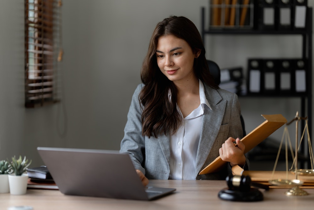 Mettre fin à un contrat de remplacement : les aspects juridiques à connaître