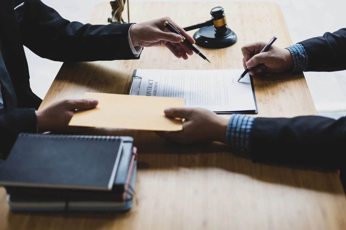 Comment porter plainte contre une curatelle ou une tutelle : guide complet