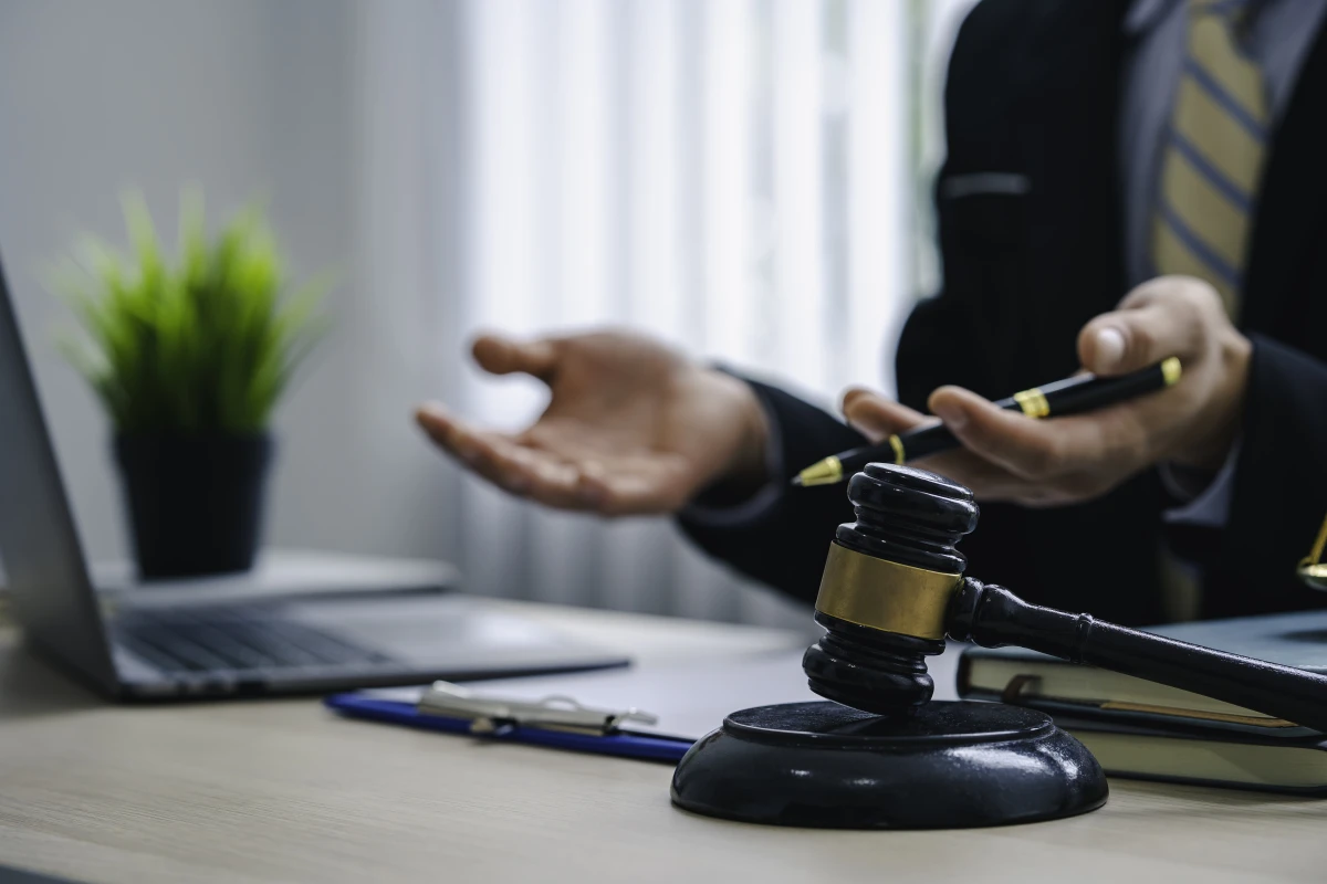 Effacer une condamnation du casier judiciaire : procédures et conseils d'avocat