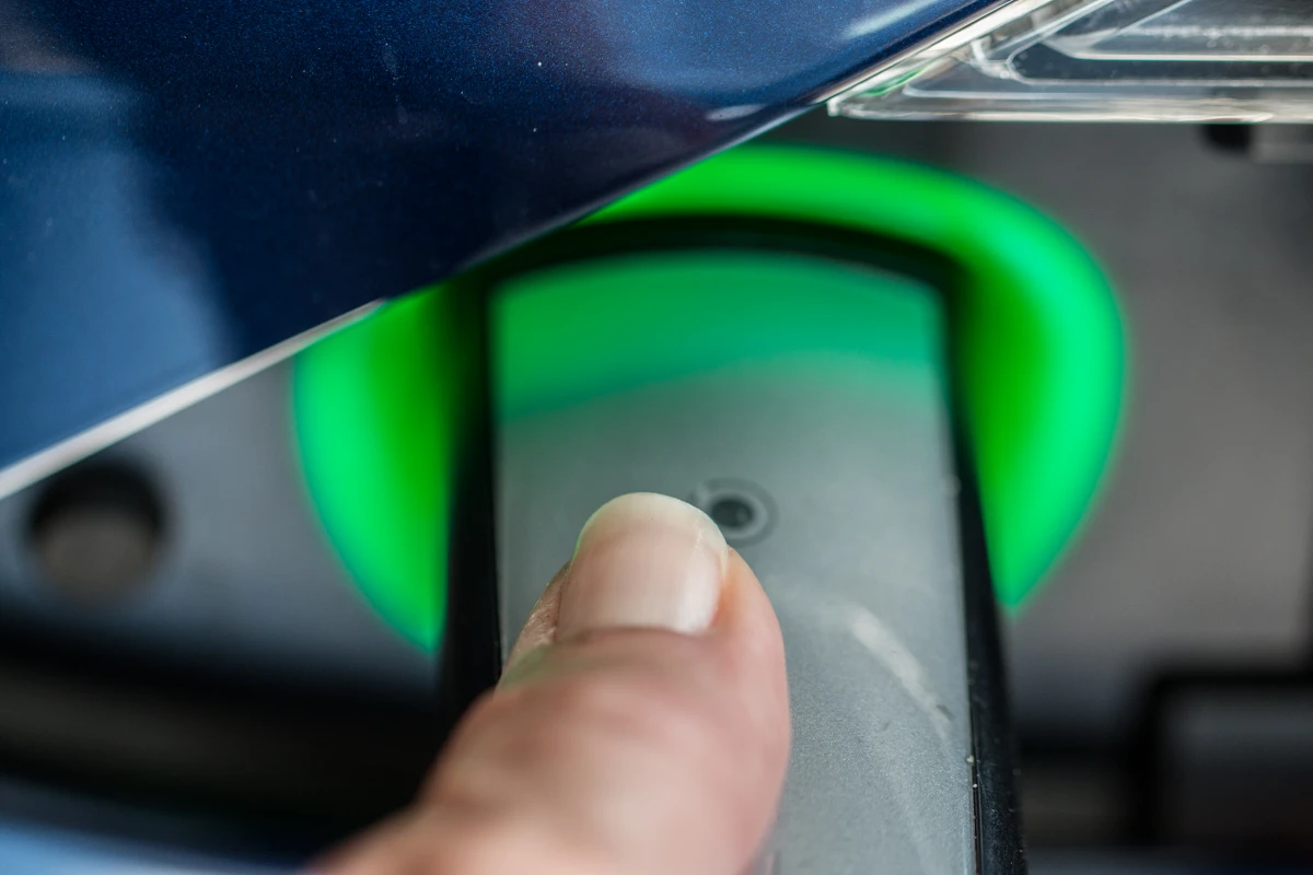 Les obligations environnementales de Tesla : un défi juridique et écologique pour le géant de l'automobile électrique