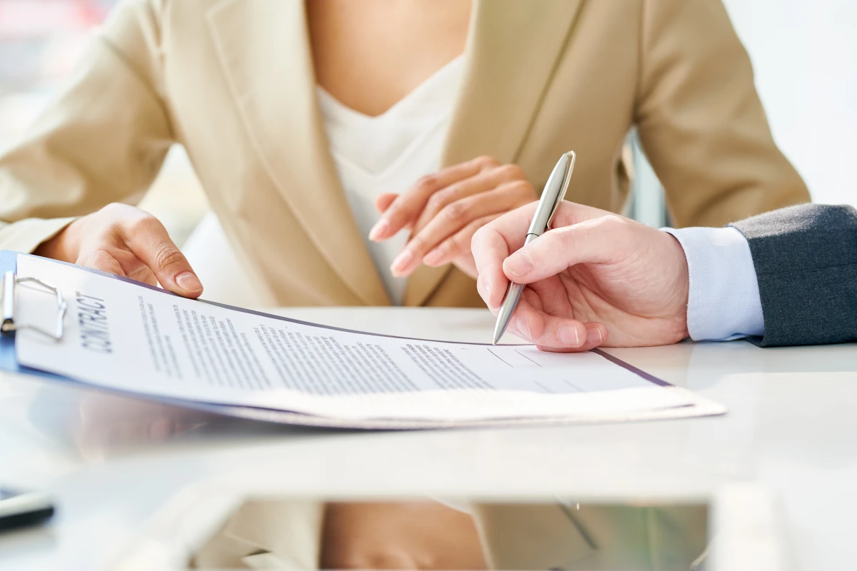 Les Pièges à Éviter dans les Contrats d'Assurance : Guide Juridique Complet