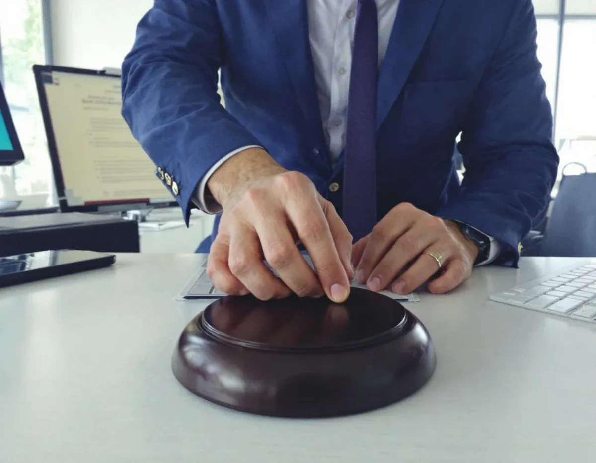 Les Fondements Juridiques de la Relation Employeur-Employé : Droits et Obligations au Travail